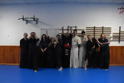Foto de grupo del club de kendo de Zaragoza después de un entrenamiento