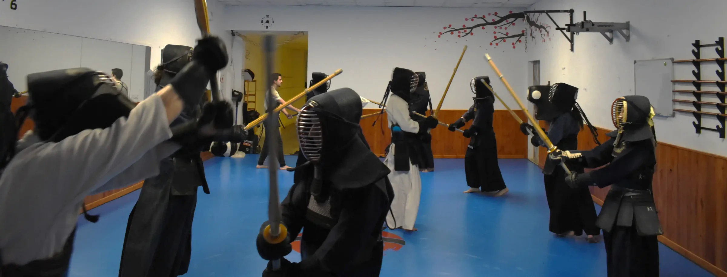 Entrenamiento de kendo con bogu y shinai en el Dojo Dento Ryu de Zaragoza